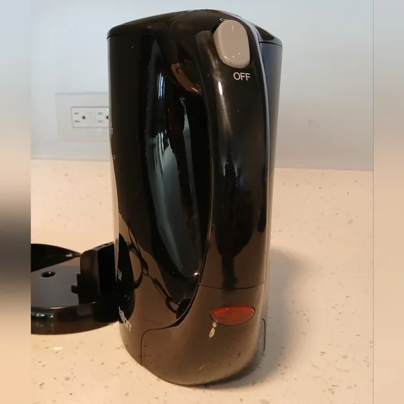 Salton Black 1.7L Electric Kettle - Picture 3 of 7